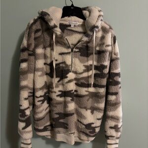 Women’s fleece pullover